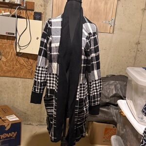 Isaac Mizrahi Black and Pink Knit Cardigan